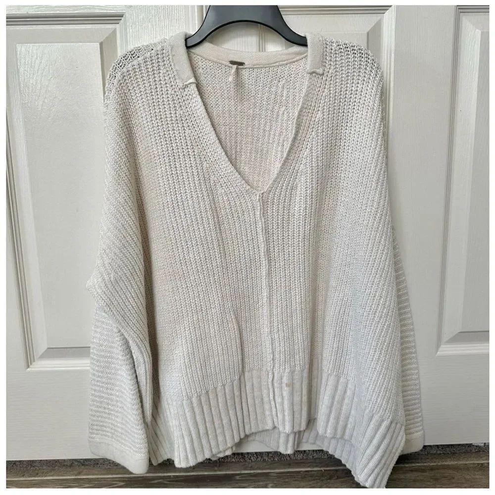 Free People  cream V neck long sleeve oversized sweater
